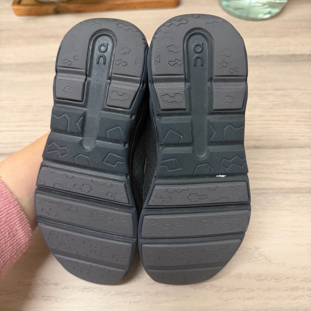 On Clouleap Black Boy Sneakers Sz 1 - Picture 5 of 7